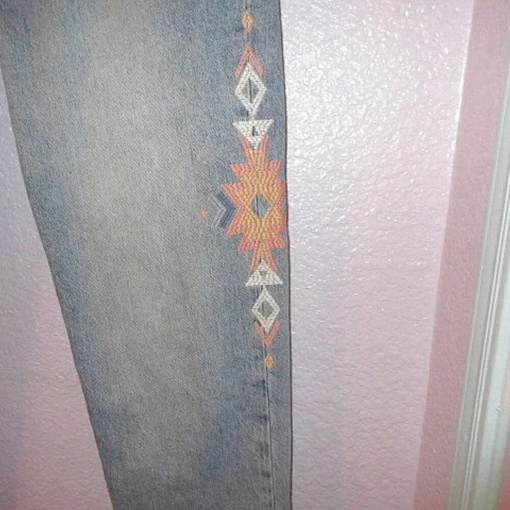 Lucky Brand Aztec Embroidered Jeans Womens 2 / 26 Button Fly High Rise Crop Drew